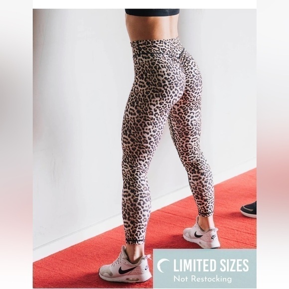 zyia Active Leopard Brilliant Scrunchy What Hi-Rise 7/8 Leggings Size 4 - Picture 3 of 8